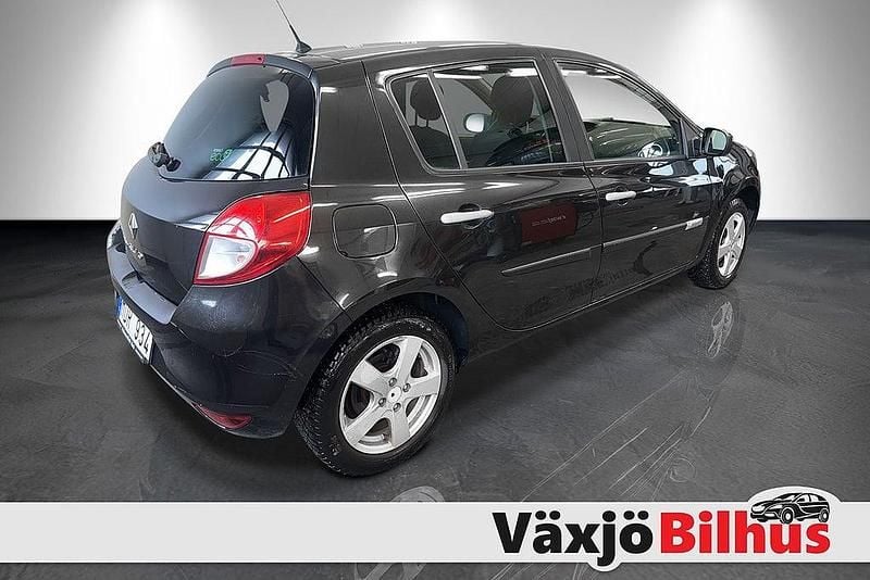 Begagnad Renault Clio IV 75 HK (55 kW) 2011 Svart Halvkombi