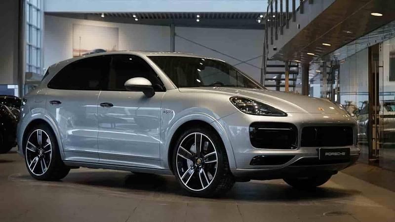 Silver Begagnad 2021 Porsche Cayenne SUV | 749 000 kr (Lite dyr) - Bild 1/1