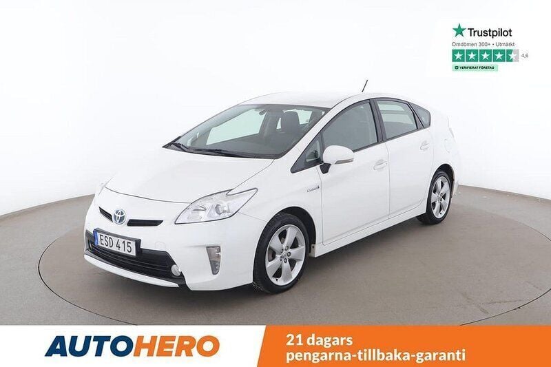 Vit Begagnad 2015 Toyota Prius Halvkombi | 134 000 kr (Bra pris) - Bild 1/4