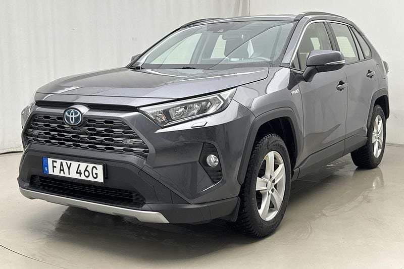 Mörkgrå Begagnad 2020 Toyota RAV4 Active | 279 900 kr - Bild 1/4