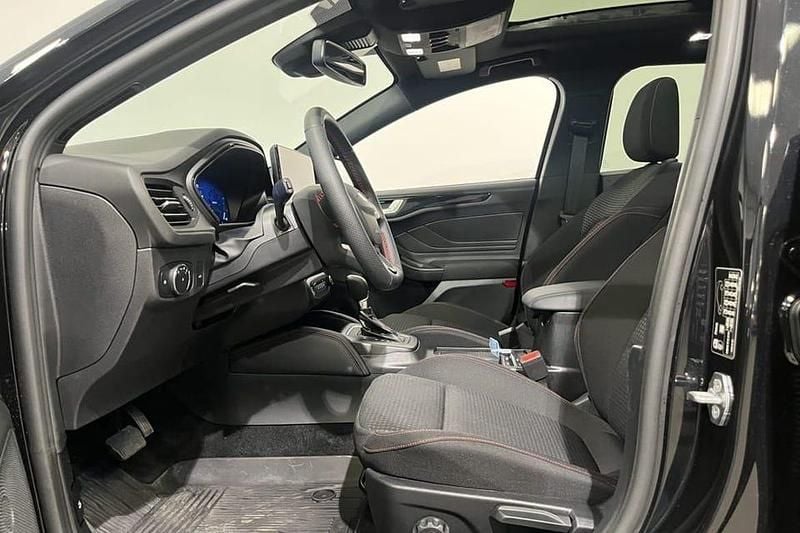Begagnad Ford Focus ST-Line X 157 HK (115 kW) 2024 Svart Kombi