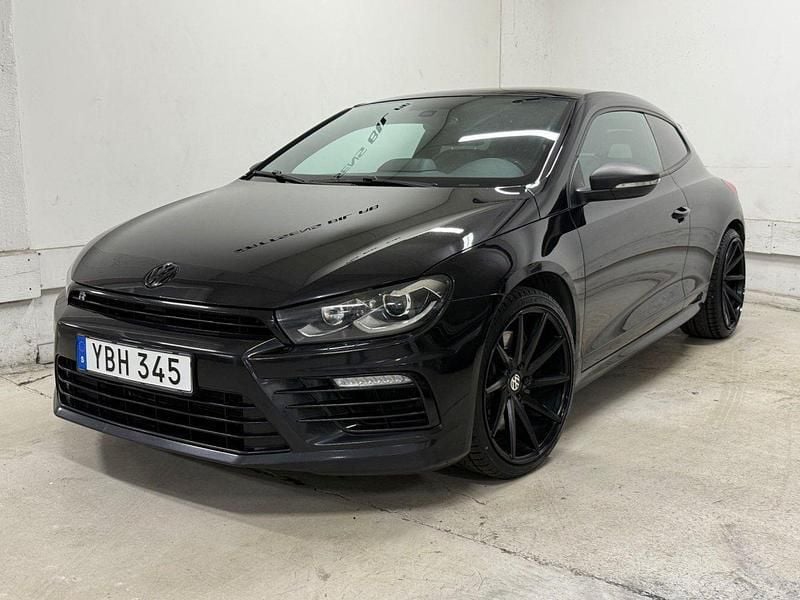 Svart Begagnad 2015 VW Scirocco R Sportkupé | 189 900 kr (Lite dyr) - Bild 1/4
