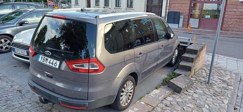 Brun Begagnad 2013 Ford Galaxy Minibuss | 55 000 kr (Marknadspris) - Bild 1/4