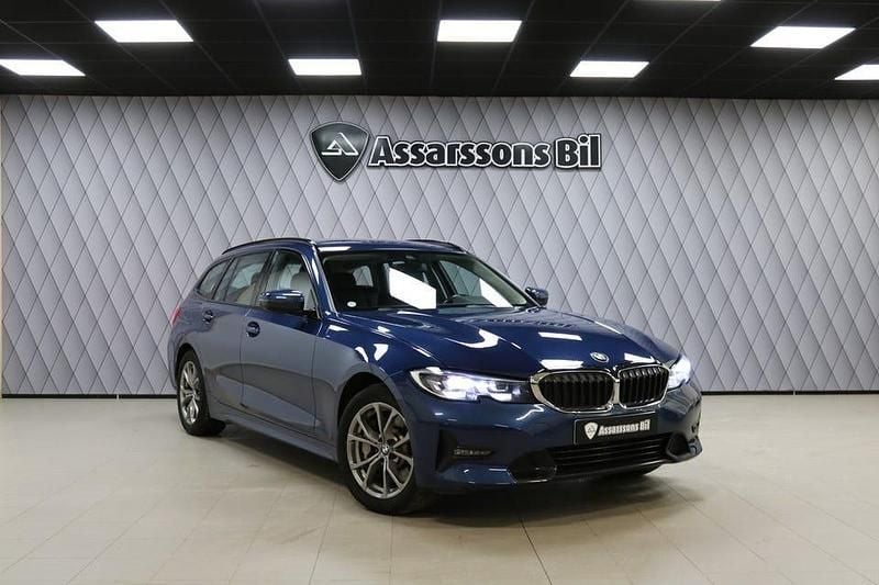 Blå Begagnad 2021 BMW 330 Sport Line Kombi | 289 000 kr - Bild 1/4