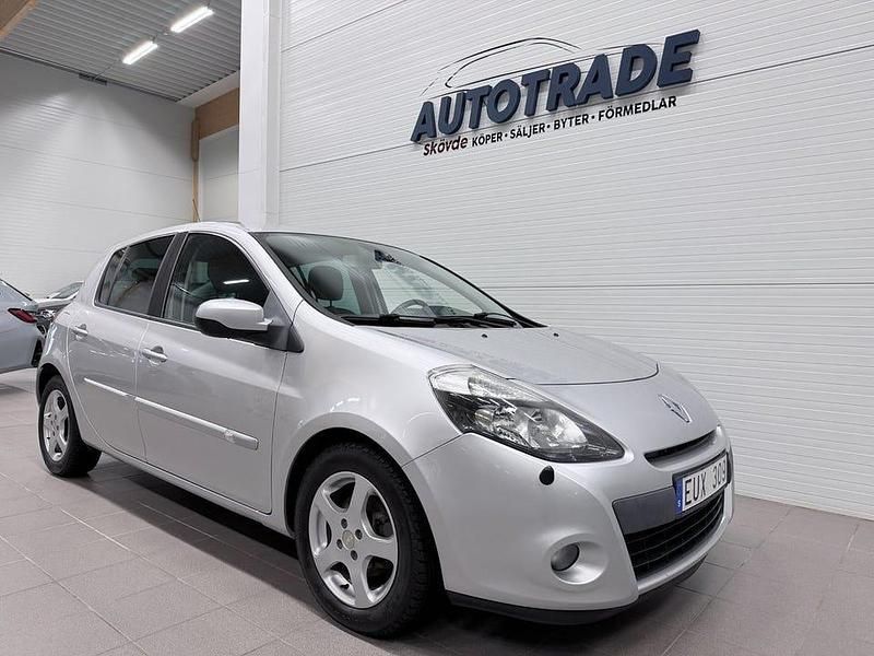 Begagnad Renault Clio R.S. 103 HK (75 kW) 2011 Silver Halvkombi