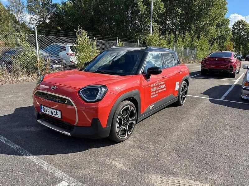 Röd Begagnad 2024 Mini Aceman SUV | 459 900 kr (Marknadspris) - Bild 1/4