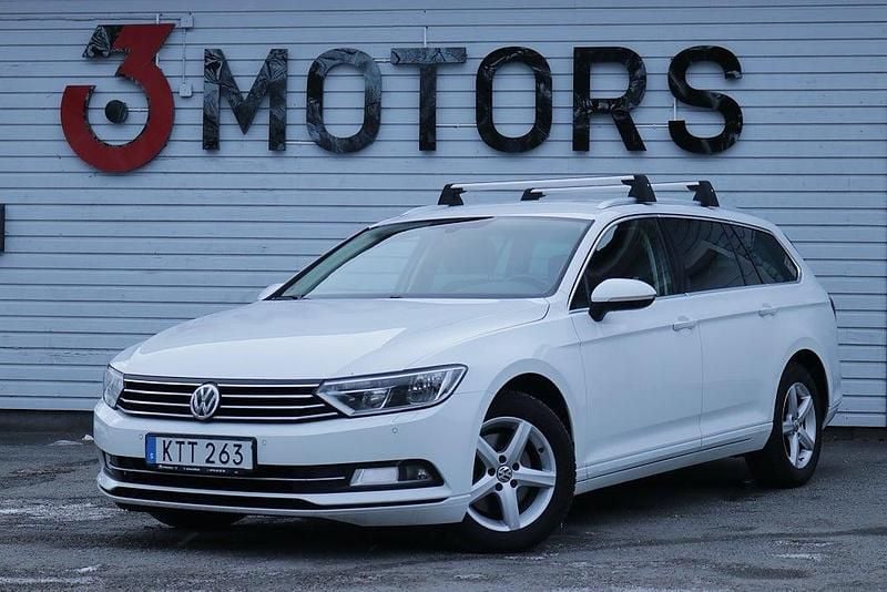 Vit Begagnad 2017 VW Passat Kombi | 123 900 kr (Marknadspris) - Bild 1/4