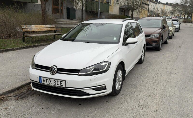 Vit Begagnad 2019 VW Golf VII Kombi | 90 000 kr (Superpris) - Bild 1/4
