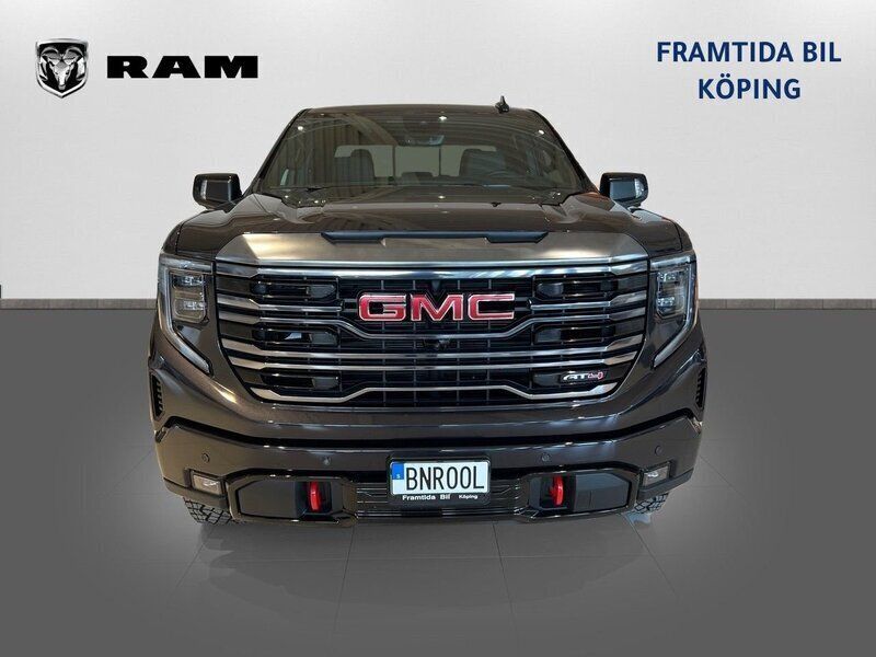 Svart (grå) Ny 2025 GMC Sierra Van | 1 179 000 kr (Marknadspris) - Bild 1/4