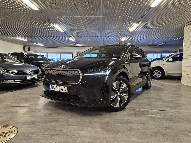 Begagnad Skoda Enyaq iV Family 150 kW (204 HK) 2022 Svart SUV