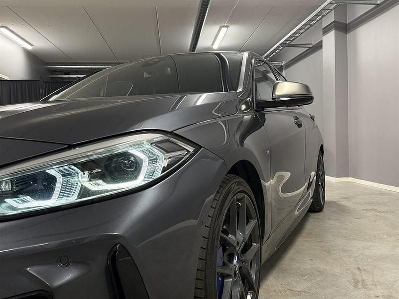 Begagnad BMW M135 M Sport 306 HK (225 kW) 2020 Mineral grey Halvkombi