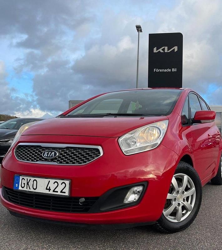 Röd Begagnad 2010 Kia Venga Comfort Halvkombi | 44 900 kr (Marknadspris) - Bild 1/4