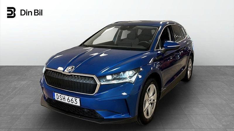 Blå (race blue metallic) Begagnad 2022 Skoda Enyaq iV SUV | 349 900 kr (Marknadspris) - Bild 1/4