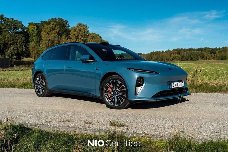Mörkblå Begagnad 2023 Nio ET5 Sedan | 439 900 kr - Bild 1/4