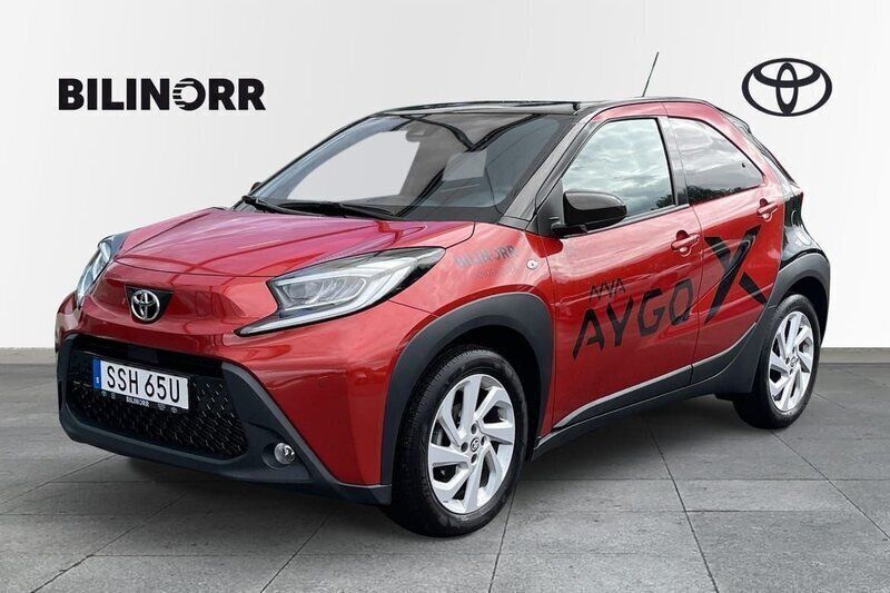 Röd Begagnad 2022 Toyota Aygo Halvkombi | 199 900 kr (Lite dyr) - Bild 1/4