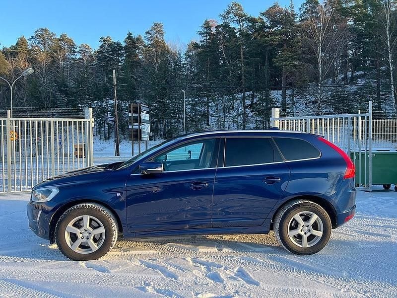Blå Begagnad 2014 Volvo XC60 Ocean Race SUV | 189 900 kr (Marknadspris) - Bild 1/1