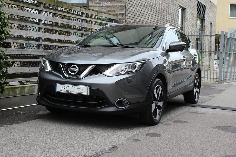 Grå Begagnad 2017 Nissan Qashqai N-Vision SUV | 159 900 kr (Marknadspris) - Bild 1/4