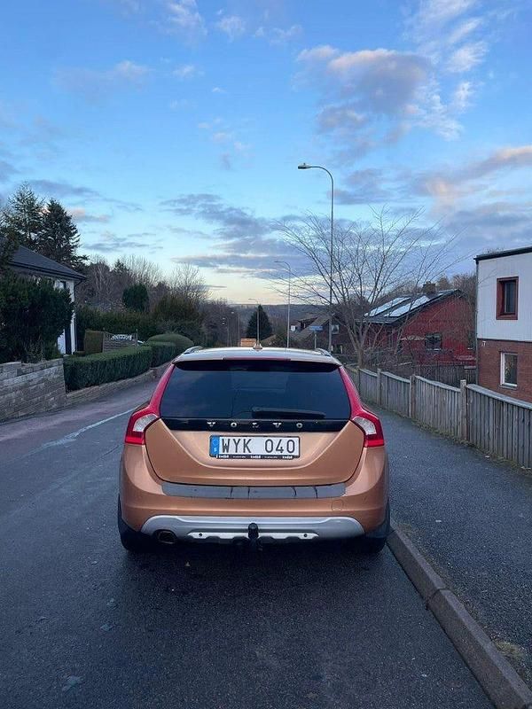 Begagnad 2012 Volvo V60 Momentum Kombi | 72 000 kr (Superpris) - Bild 1/4