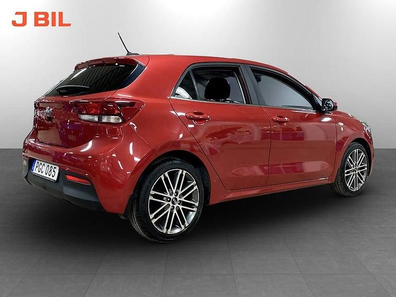 Begagnad Kia Rio 84 HK (61 kW) 2017 Röd Halvkombi