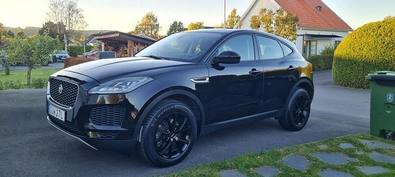 Svart Begagnad 2019 Jaguar E-Pace SUV | 199 000 kr (Bra pris) - Bild 1/4