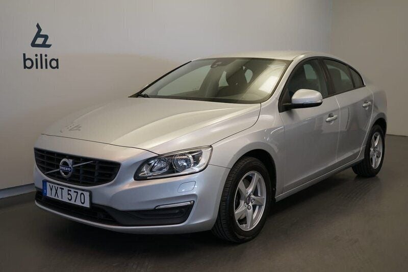 Silver Begagnad 2017 Volvo S60 Standard Sedan | 159 500 kr (Marknadspris) - Bild 1/3