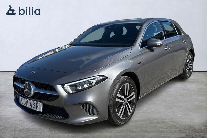 Grå Begagnad 2021 Mercedes A250 Halvkombi | 269 900 kr (Bra pris) - Bild 1/4
