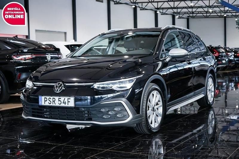 Svart Begagnad 2024 VW Golf VIII Kombi | 339 500 kr - Bild 1/4