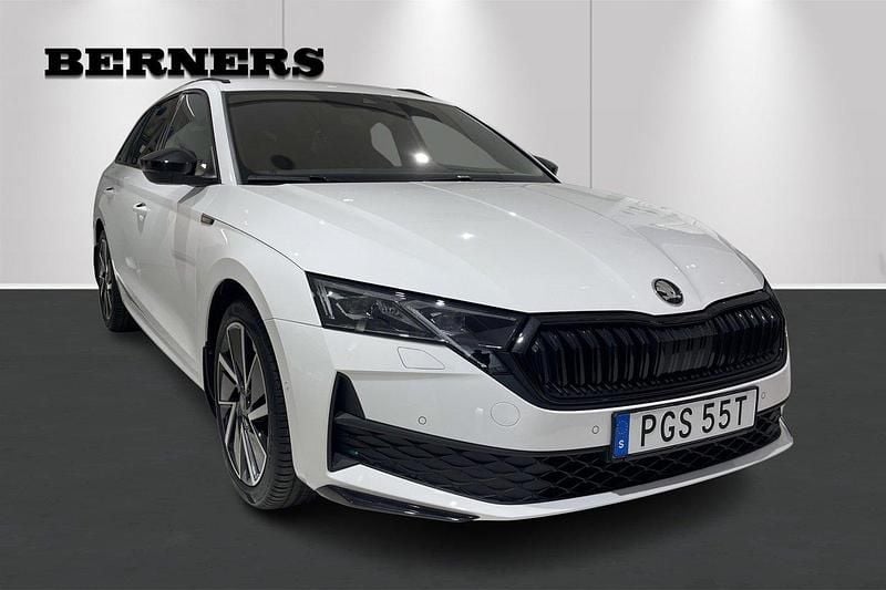 Vit Ny 2025 Skoda Octavia SportLine Kombi | 479 900 kr - Bild 1/4
