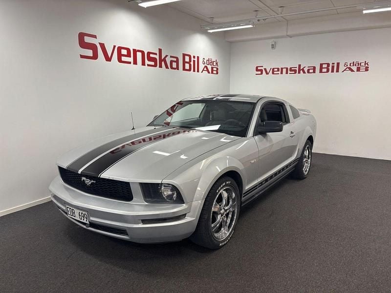 Silver Begagnad 2005 Ford Mustang Sportkupé | 109 000 kr (Superpris) - Bild 1/4