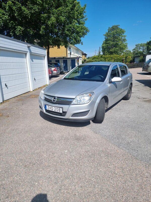 Grå Begagnad 2007 Opel Astra Halvkombi | 18 900 kr (Bra pris) - Bild 1/4