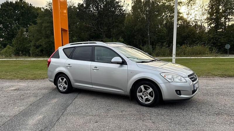 Silver Begagnad 2008 Kia Ceed Sportswagon EX Kombi | 35 000 kr (Marknadspris) - Bild 1/4