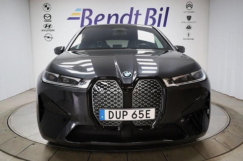 Begagnad BMW iX Comfort Edition 385 kW (524 HK) 2022 Sophisto grey brilliant effect SUV