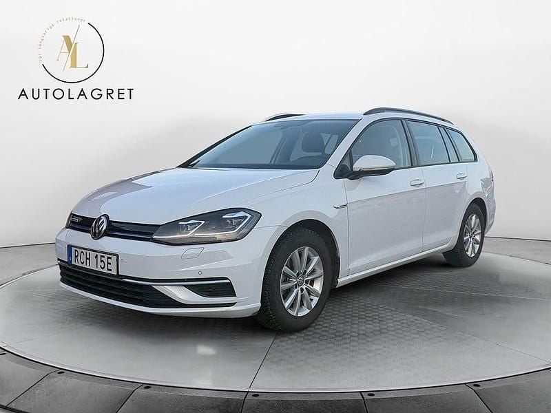 Begagnad VW Golf VIII 131 HK (96 kW) 2019 Vit Kombi