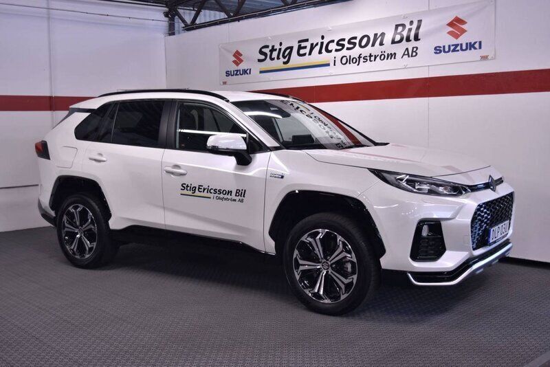 Vit Begagnad 2021 Suzuki Across SUV | 429 500 kr (Marknadspris) - Bild 1/4