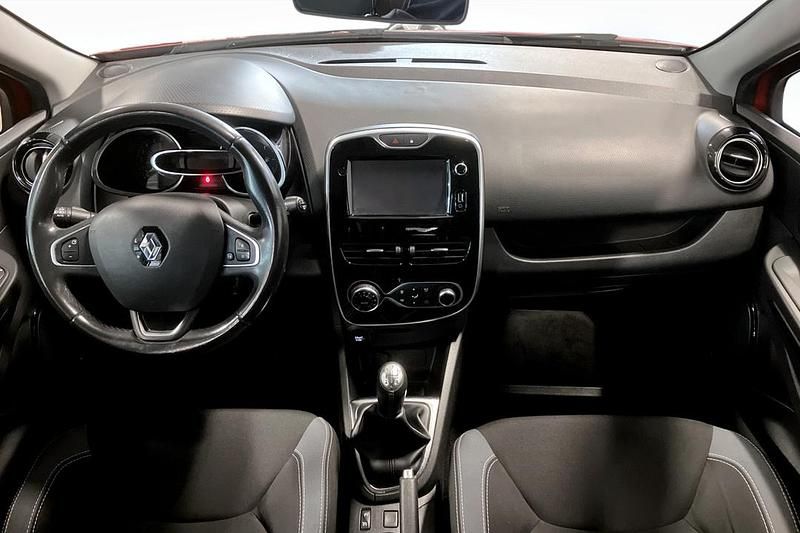 Begagnad Renault Clio IV Dynamique 91 HK (66 kW) 2016 Röd Halvkombi