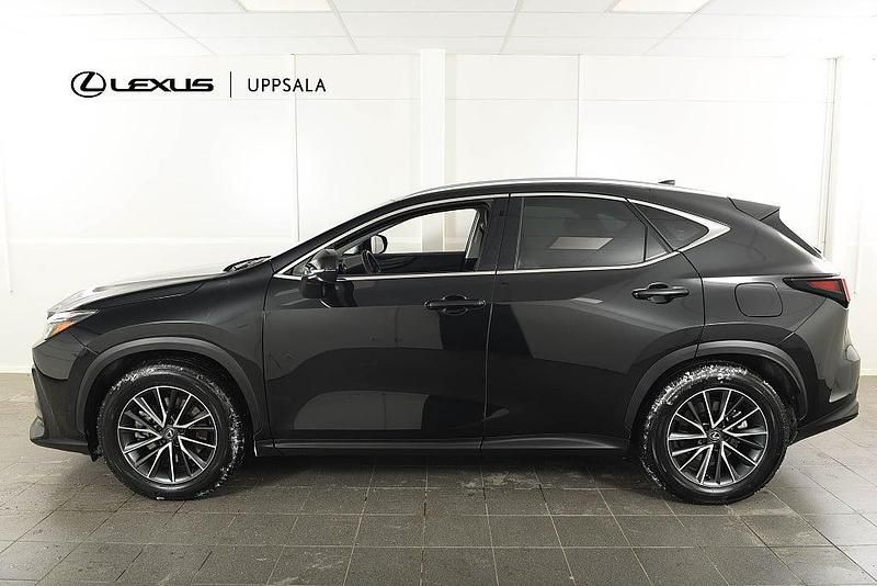 Begagnad Lexus NX450h+ Business Edition 313 HK (230 kW) 2024 Svart SUV