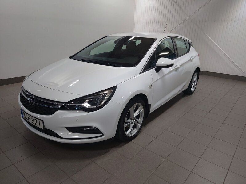 Vit Begagnad 2015 Opel Astra Dynamic Halvkombi | 109 900 kr (Lite dyr) - Bild 1/4