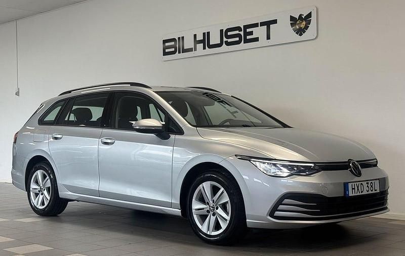 Silver Begagnad 2022 VW Golf VIII Kombi | 229 900 kr (Lite dyr) - Bild 1/4