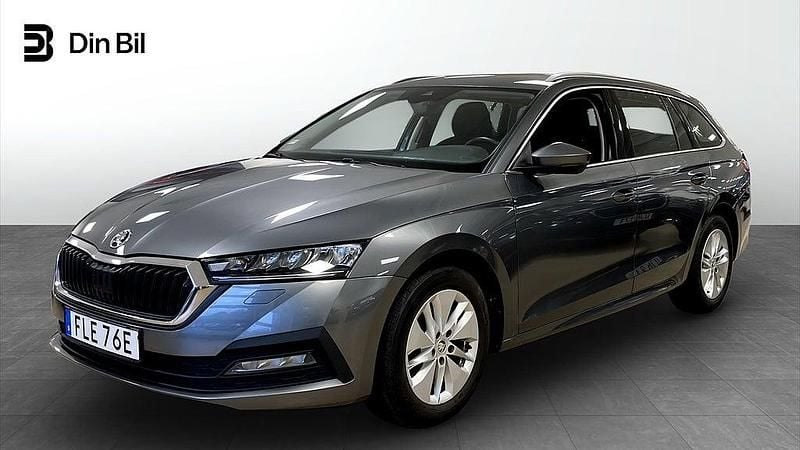 Grå (graphite grey metallic) Begagnad 2022 Skoda Octavia Ambition Kombi | 229 900 kr (Marknadspris) - Bild 1/4