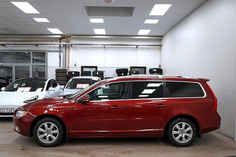 Begagnad Volvo V70 Summum 179 HK (131 kW) 2012 Röd Kombi