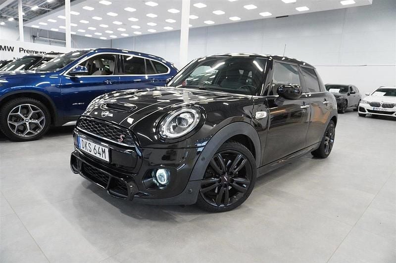Svart Begagnad 2020 Mini John Cooper Works Halvkombi | 238 900 kr (Marknadspris) - Bild 1/4