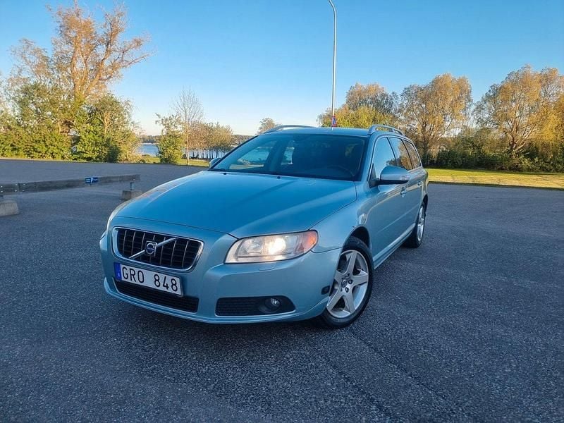 Ljusblå (blå) Begagnad 2008 Volvo V70 Summum Kombi | 49 900 kr (Bra pris) - Bild 1/4