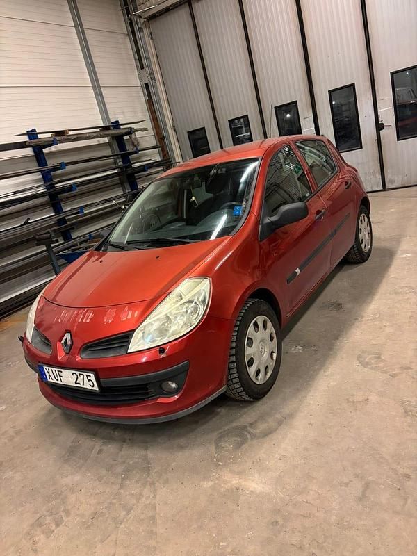 Begagnad 2006 Renault Clio R.S. Halvkombi | 16 000 kr (Bra pris) - Bild 1/4