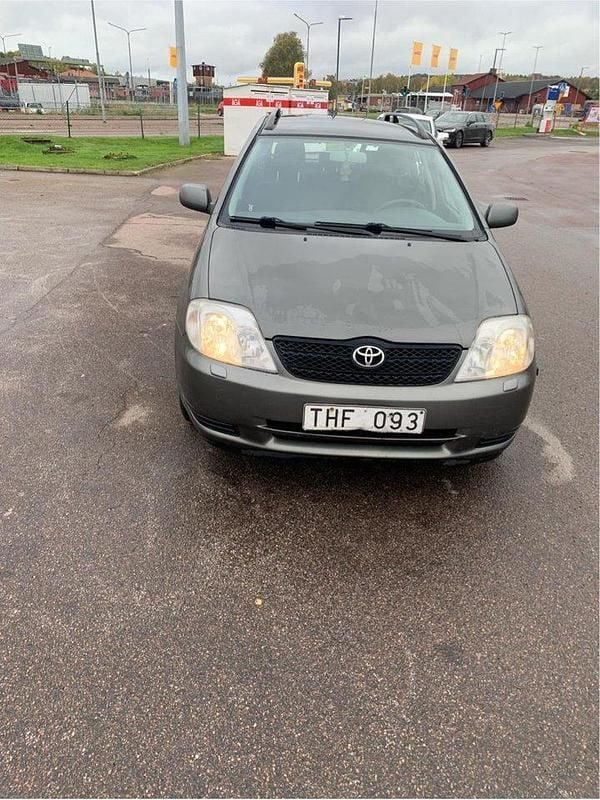 Grå Begagnad 2002 Toyota Corolla Kombi | 22 000 kr (Bra pris) - Bild 1/4