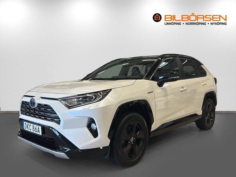 Vit Begagnad 2020 Toyota RAV4 Hybrid Style SUV | 349 900 kr (Marknadspris) - Bild 1/4