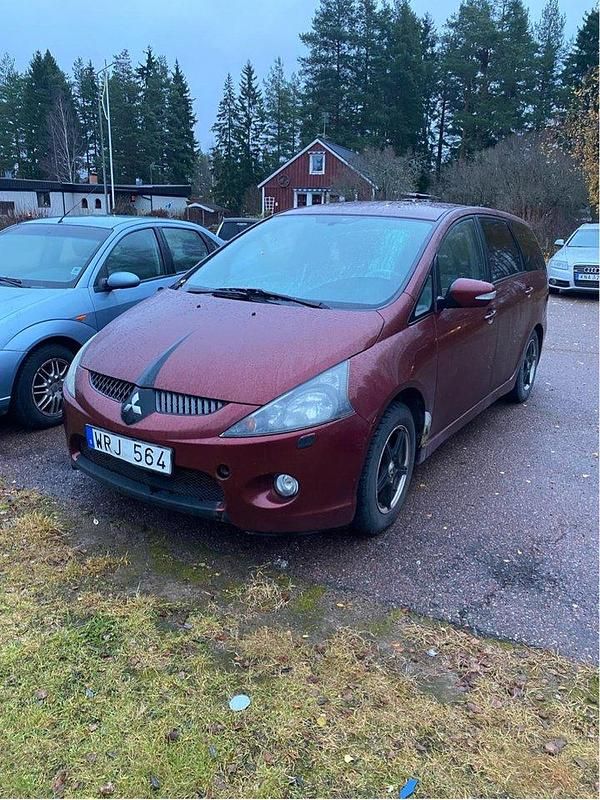 Röd Begagnad 2004 Mitsubishi Grandis Minibuss | 10 000 kr (Bra pris) - Bild 1/4