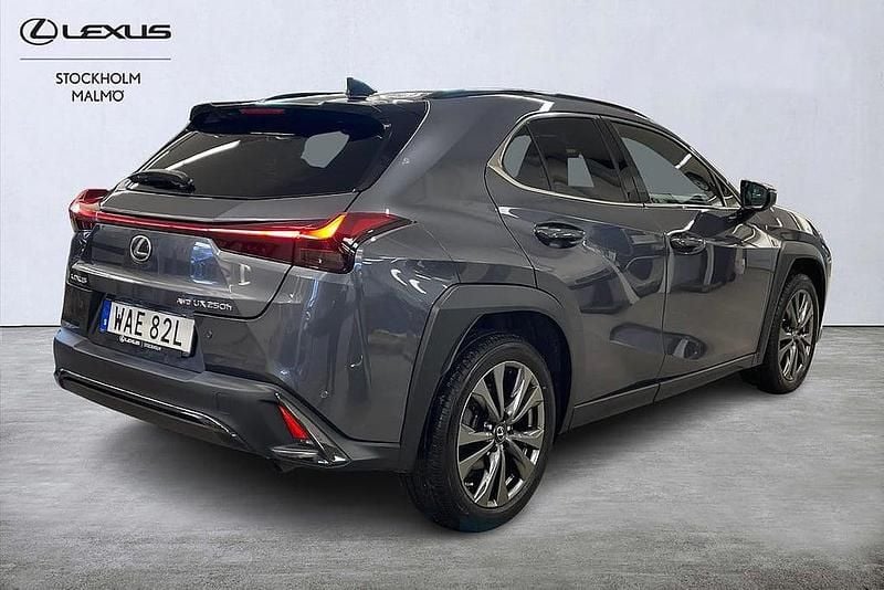 Begagnad Lexus UX 250h E-FOUR 186 HK (136 kW) 2022 Grå SUV
