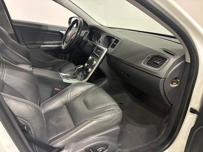 Begagnad Volvo V60 Summum 283 HK (208 kW) 2014 Vit Kombi