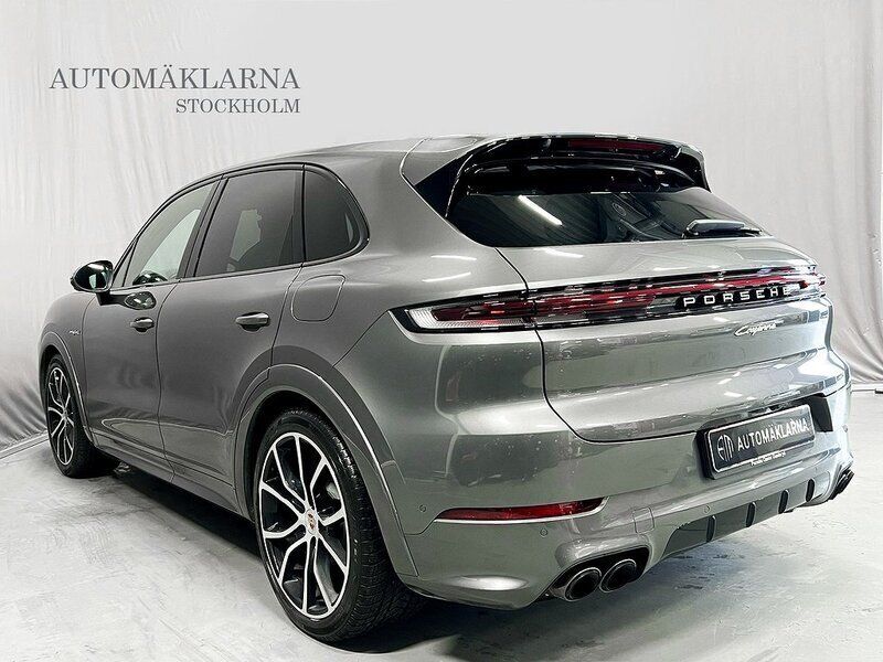 Begagnad Porsche Cayenne 471 HK (346 kW) 2025 Grå SUV