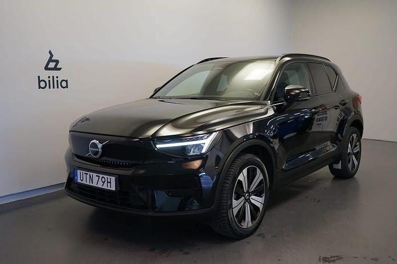 Svart Begagnad 2023 Volvo XC40 Core SUV | 279 500 kr - Bild 1/3